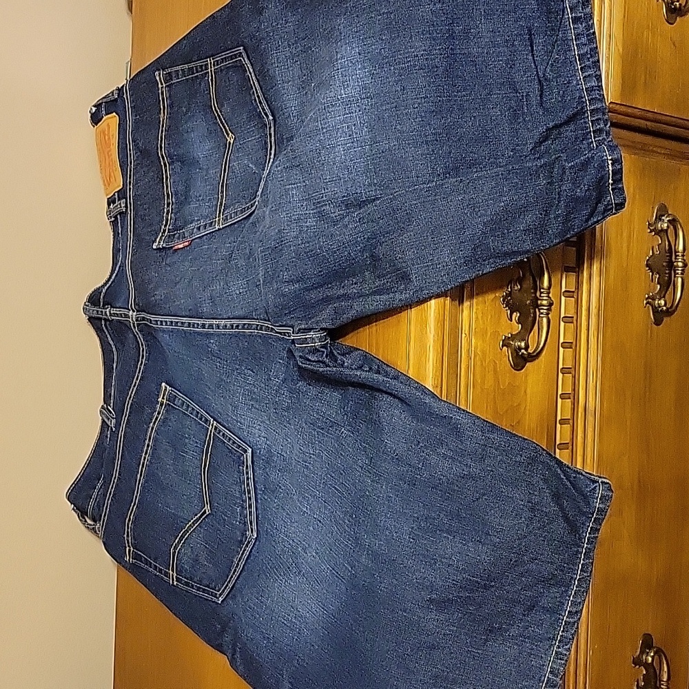 Men's Levi Shorts - Picture 4 of 4